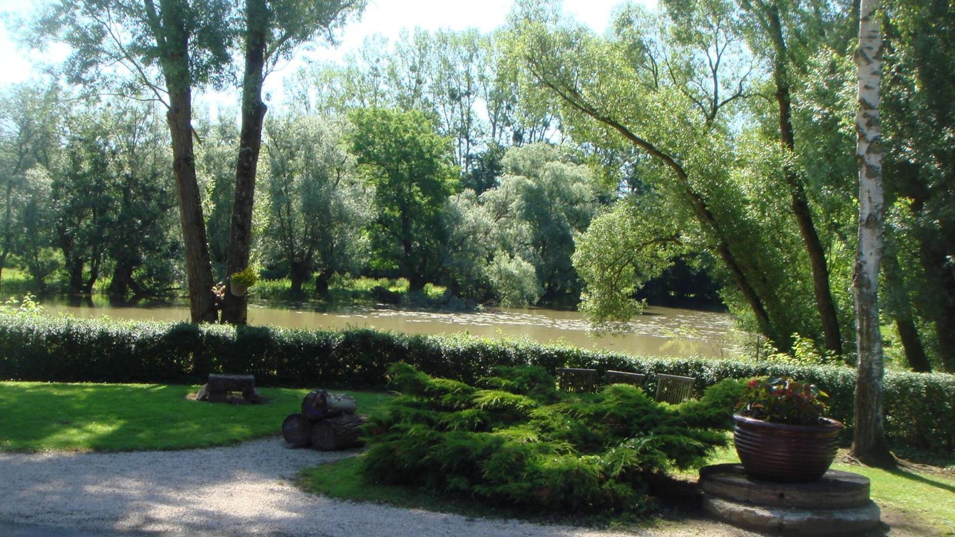 Moulin de Bourgchateau Louhans Buitenkant foto